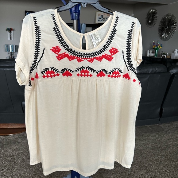 Forgotten Grace Tops - Forgotten grace beige embroidered short sleeve top. Size 2X